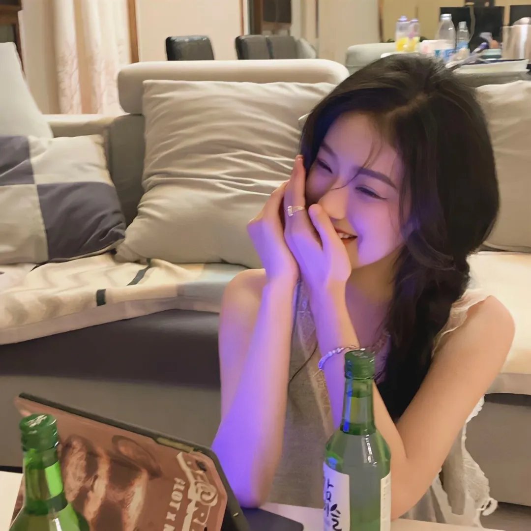 模仿女孩